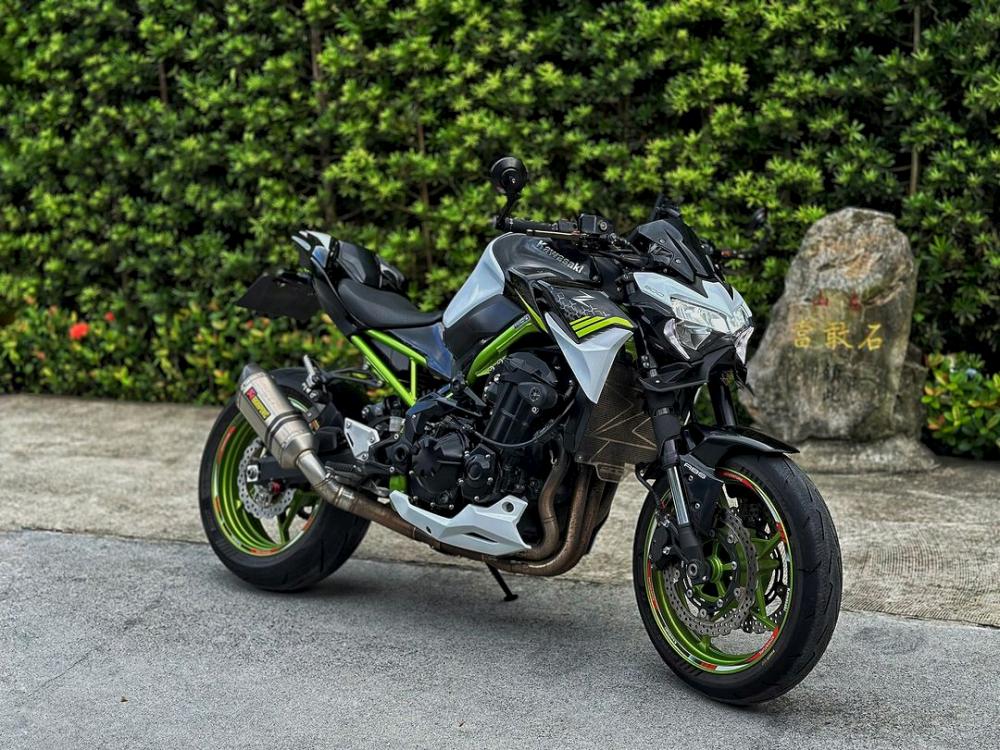 KAWASAKI Z900