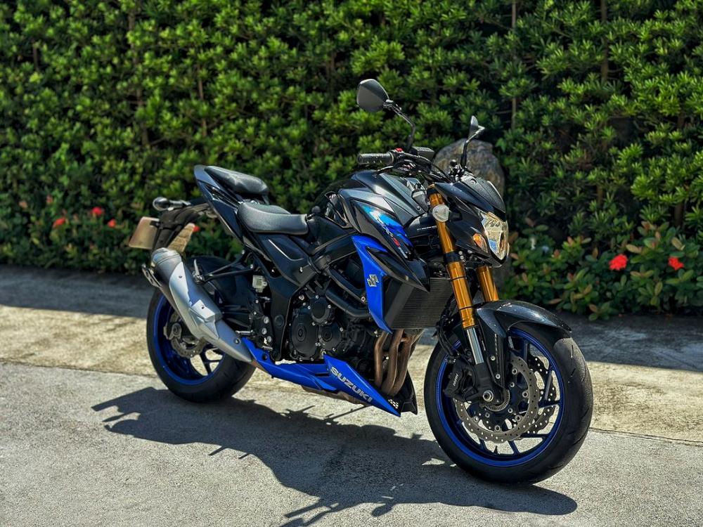 SUZUKI GSX-S750