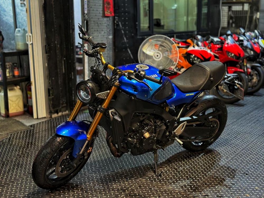 YAMAHA XSR900