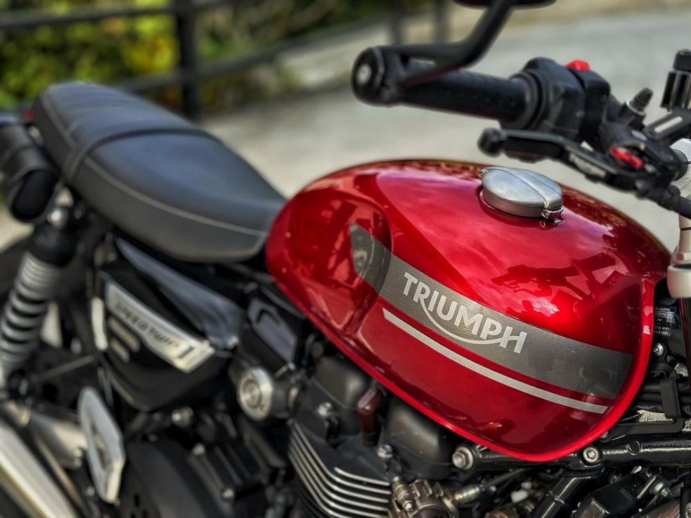 TRIUMPH Speedtwin 1200