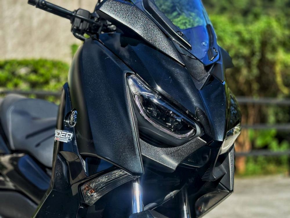 YAMAHA XMAX