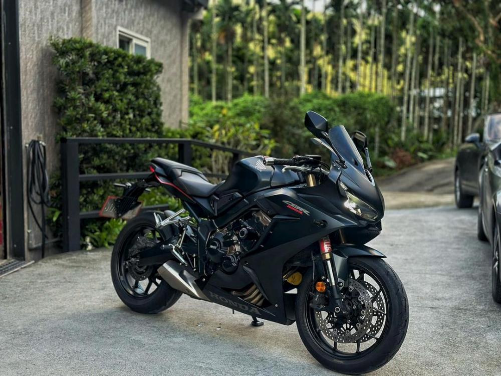 HONDA CBR650R