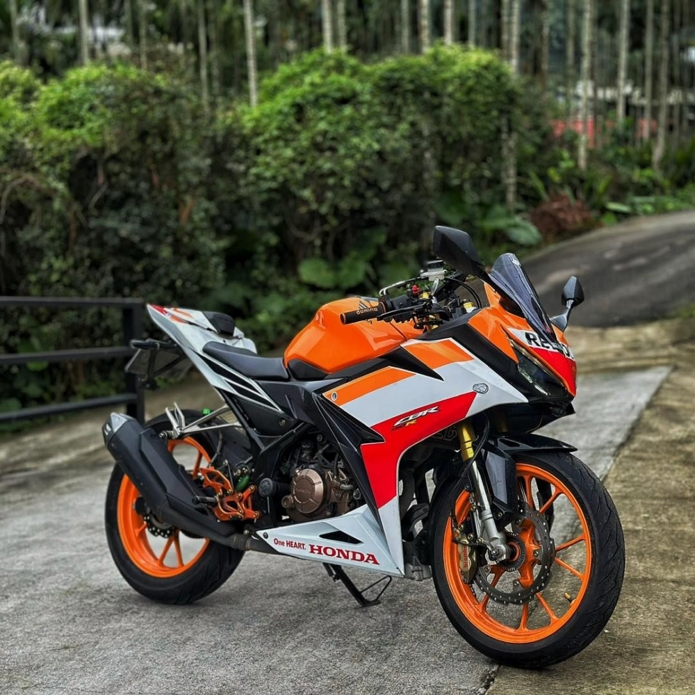 HONDA CBR1