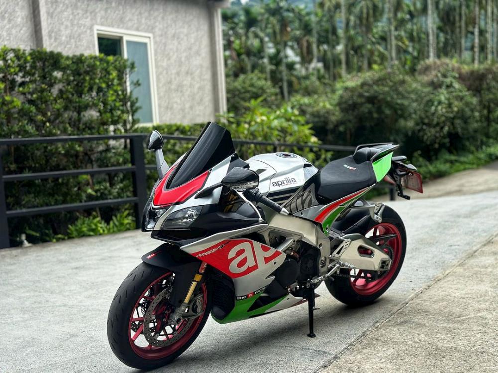 APRILIA RSV4 RF