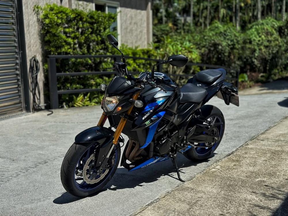 SUZUKI GSX-S750