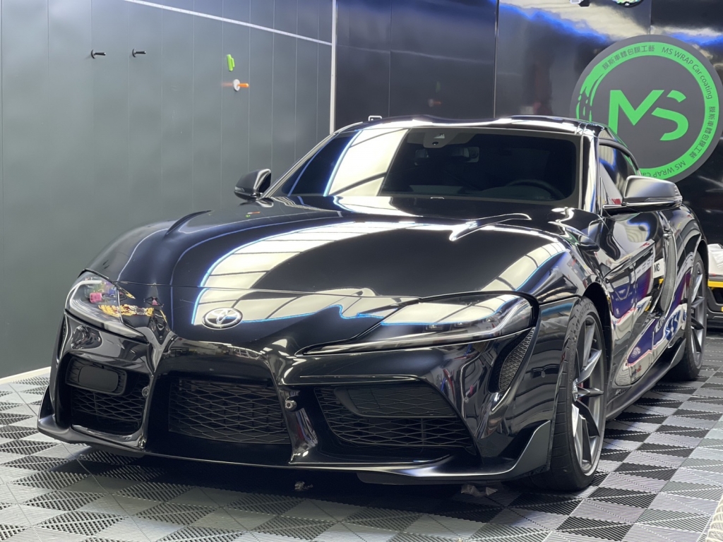 Toyota supra 亮面犀牛皮