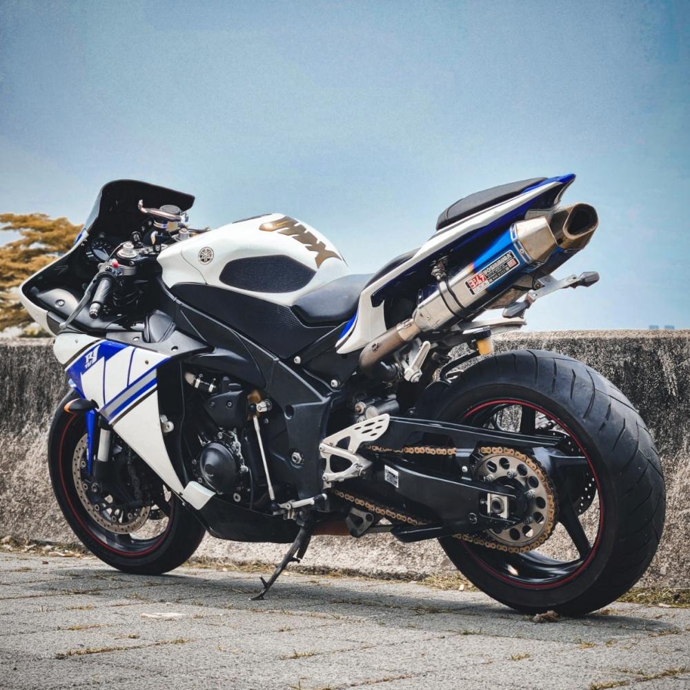 YAMAHA YZF-R1