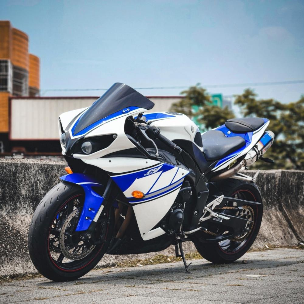 YAMAHA YZF-R1