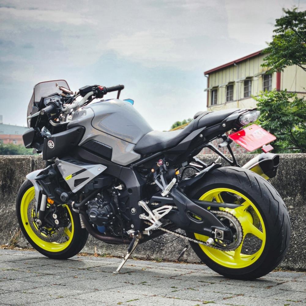 YAMAHA MT-10