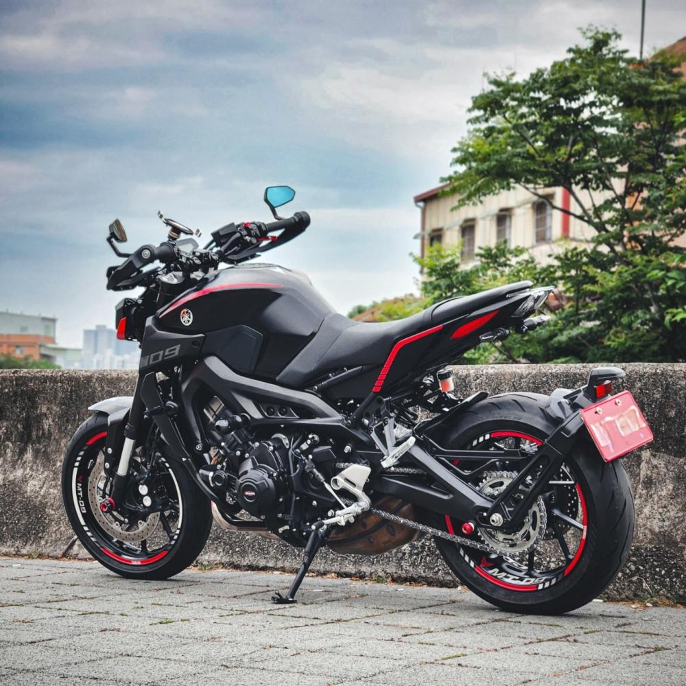 YAMAHA MT-09