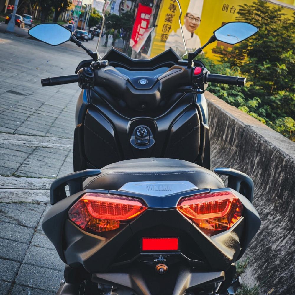 YAMAHA XMAX300