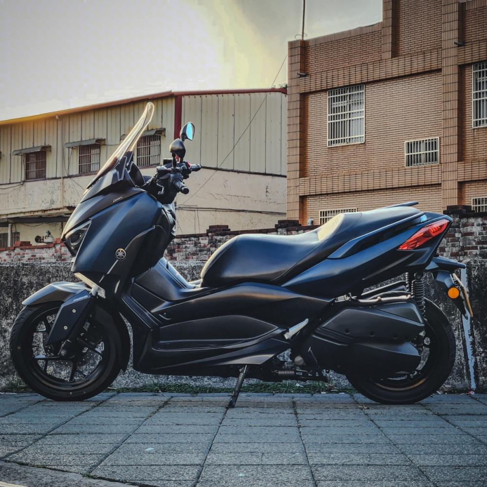 YAMAHA XMAX300