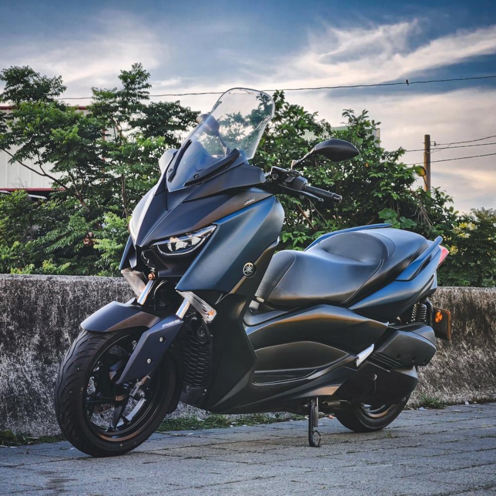 YAMAHA XMAX300