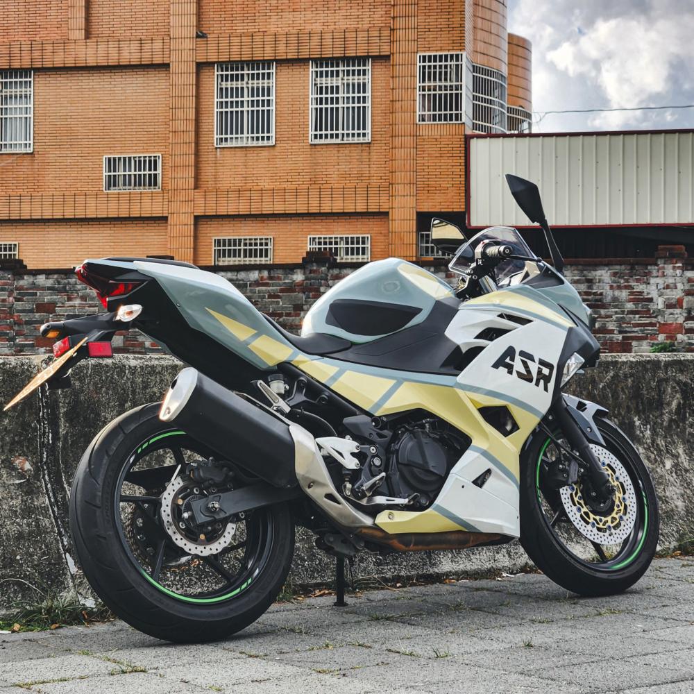 KAWASAKI Ninja400