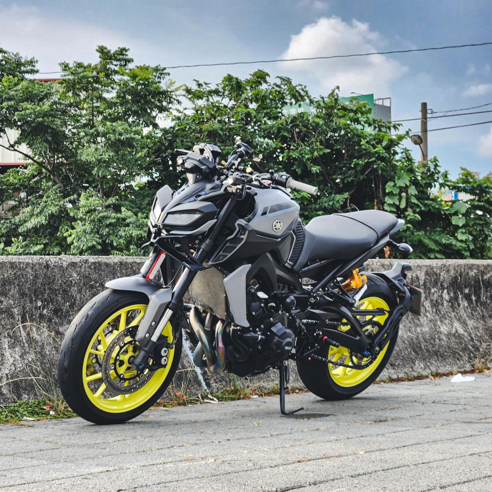 YAMAHA MT-09