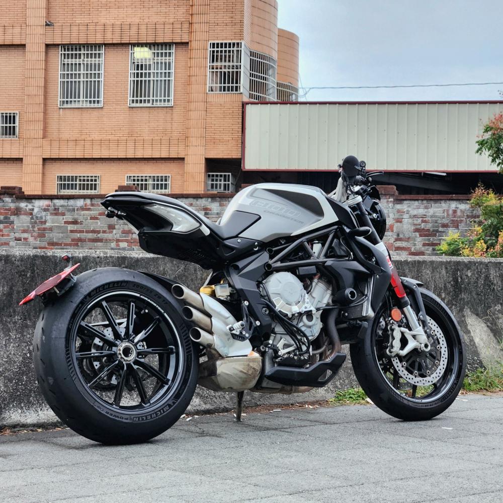 MV Agusta Dragster 800