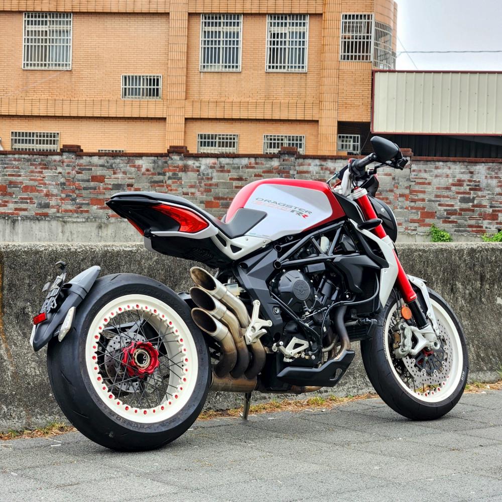 MV AGUSTA Dragster800RR