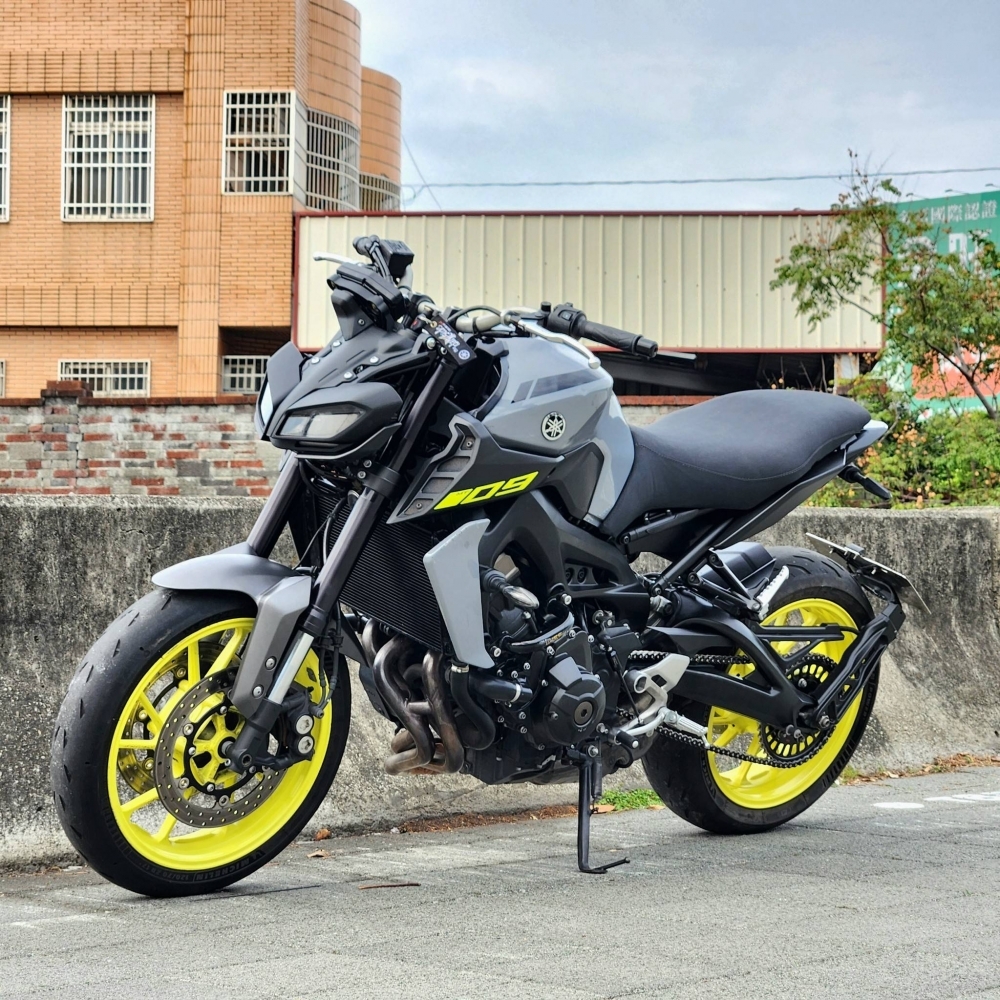 YAMAHA MT-09