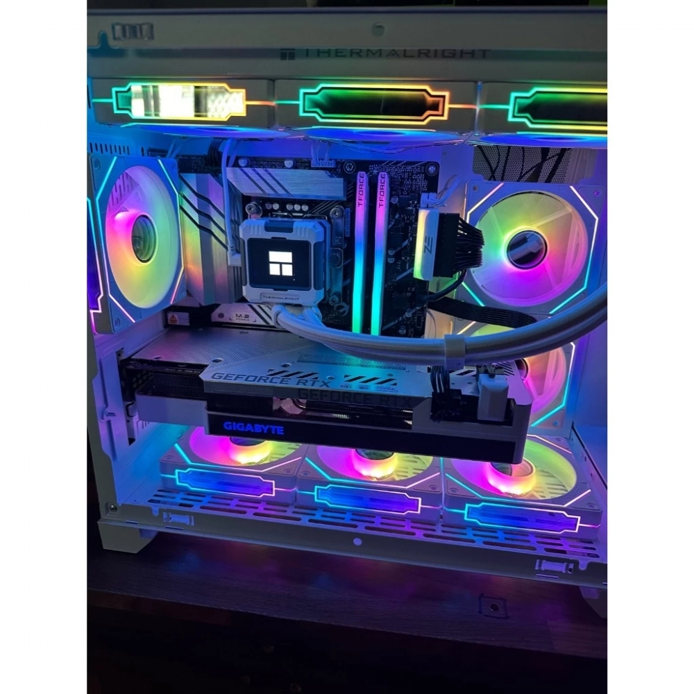 超值白主機 360液晶水冷 搭配 RTX3080 還有I7 12700KF 爽玩