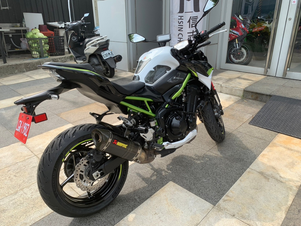 Kawasaki Z900 大保養、更換輪胎