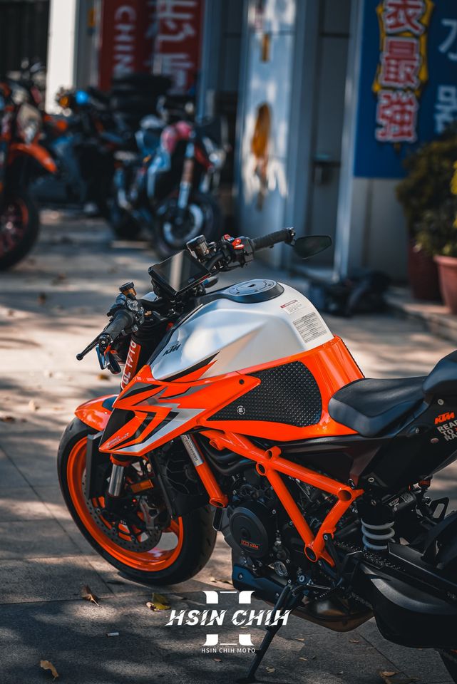 KTM DUKE 1290