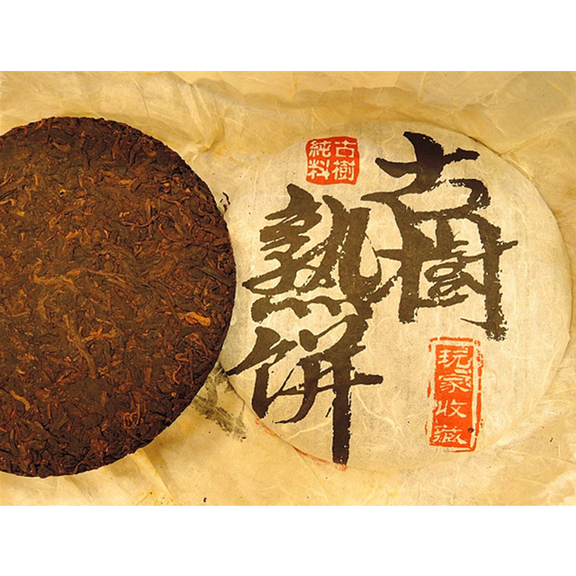 優惠5折，普旺古樹普洱熟餅2013年，蘇老闆講茶質很重要，古樹的茶質本質較厚，春茶果膠質茶質喝起來溫潤滑順甘甜，原價3800元，5折後一餅只要1900元