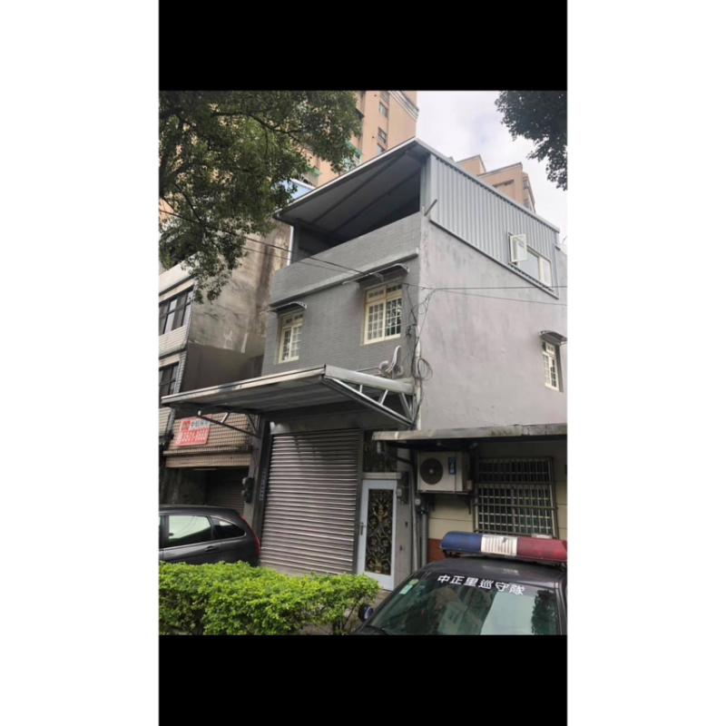 新北中正路鐵皮屋搭建