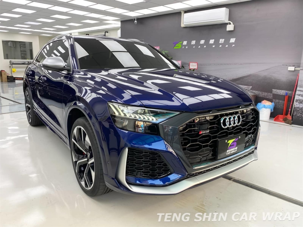 AUDI RSQ8