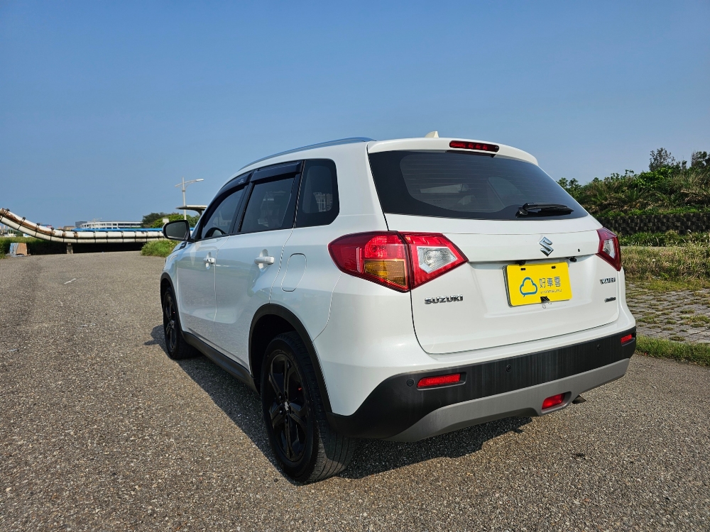 2017 Suzuki Vitara白1.4車