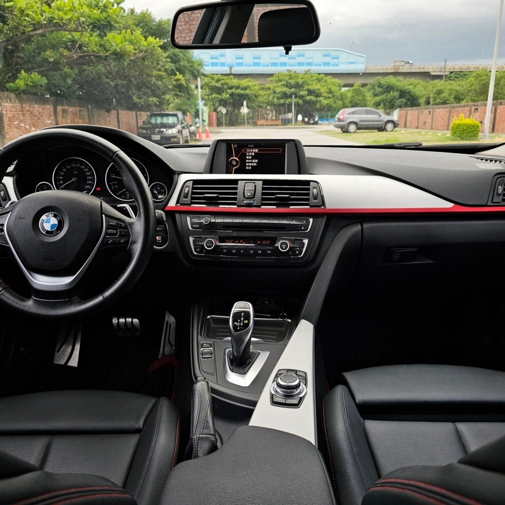 2012 BMW 320i Sport