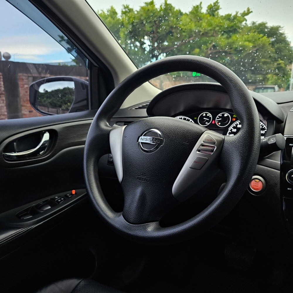 2015 Nissan Tiida 5D 豪華影音版