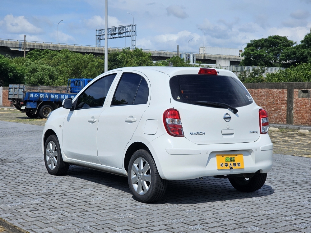 2013 Nissan March 1.5SL