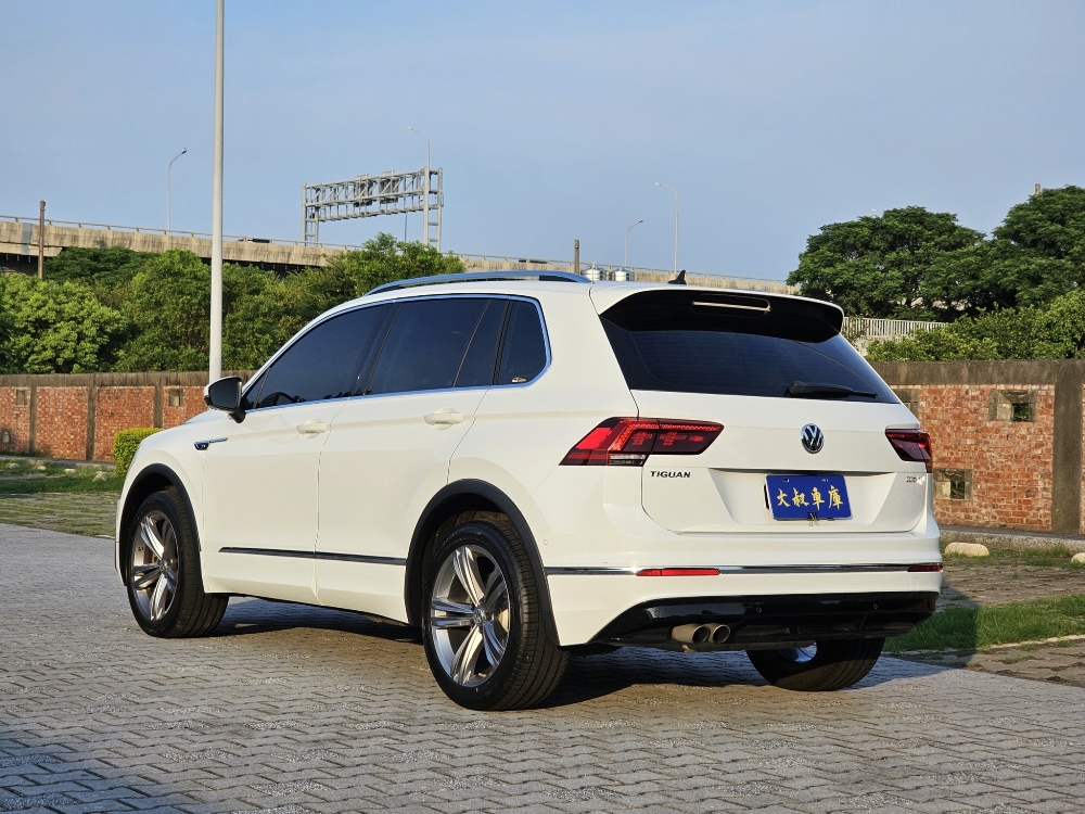 2018 Volkswagen Tiguan 330 TSI