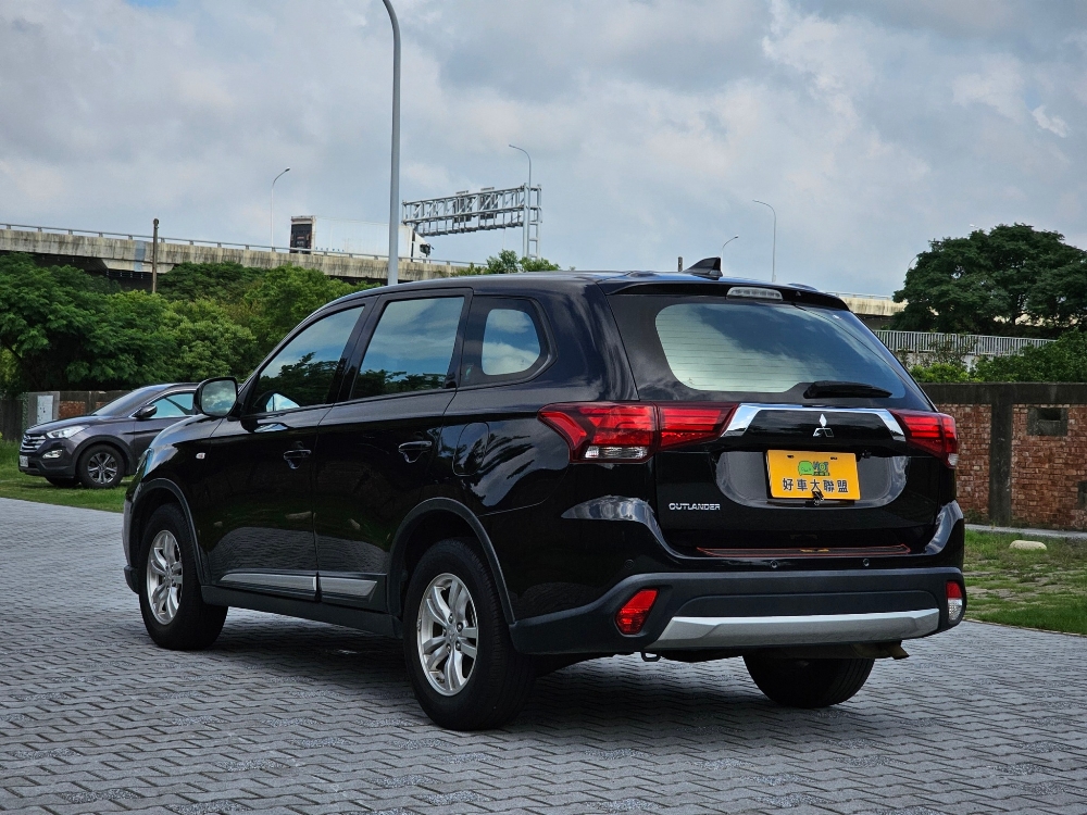 2019 Mitsubishi Outlander2.4 基本款七人座客車