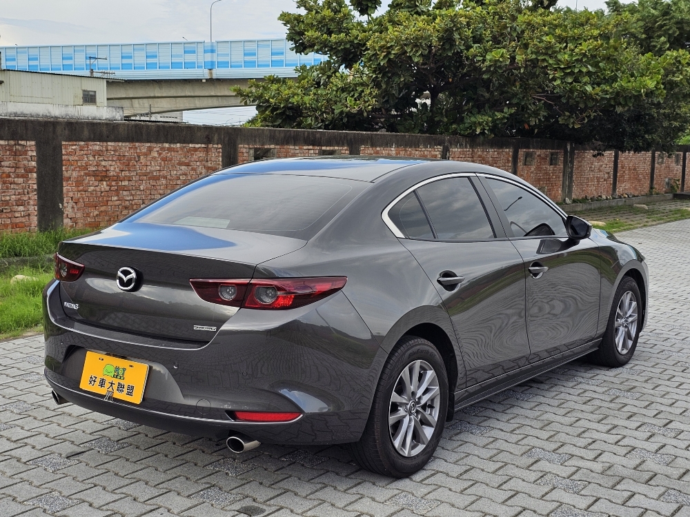 2021 Mazda 3 4D 2.0尊榮型