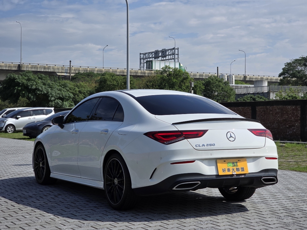 2023 M-Benz CLA 250 AMG夜色套件 總代理