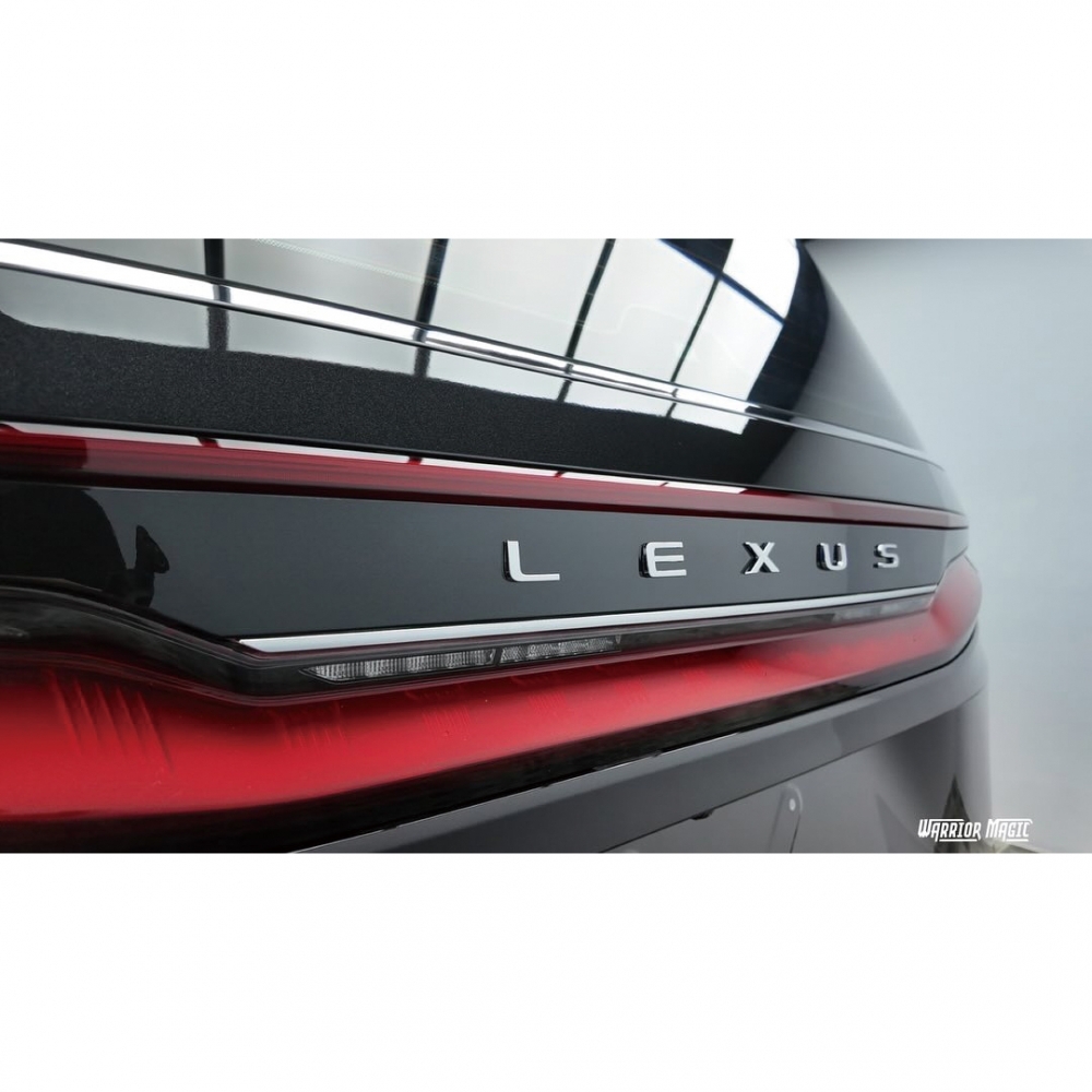 Lexus LM500h/亮面犀牛皮包膜