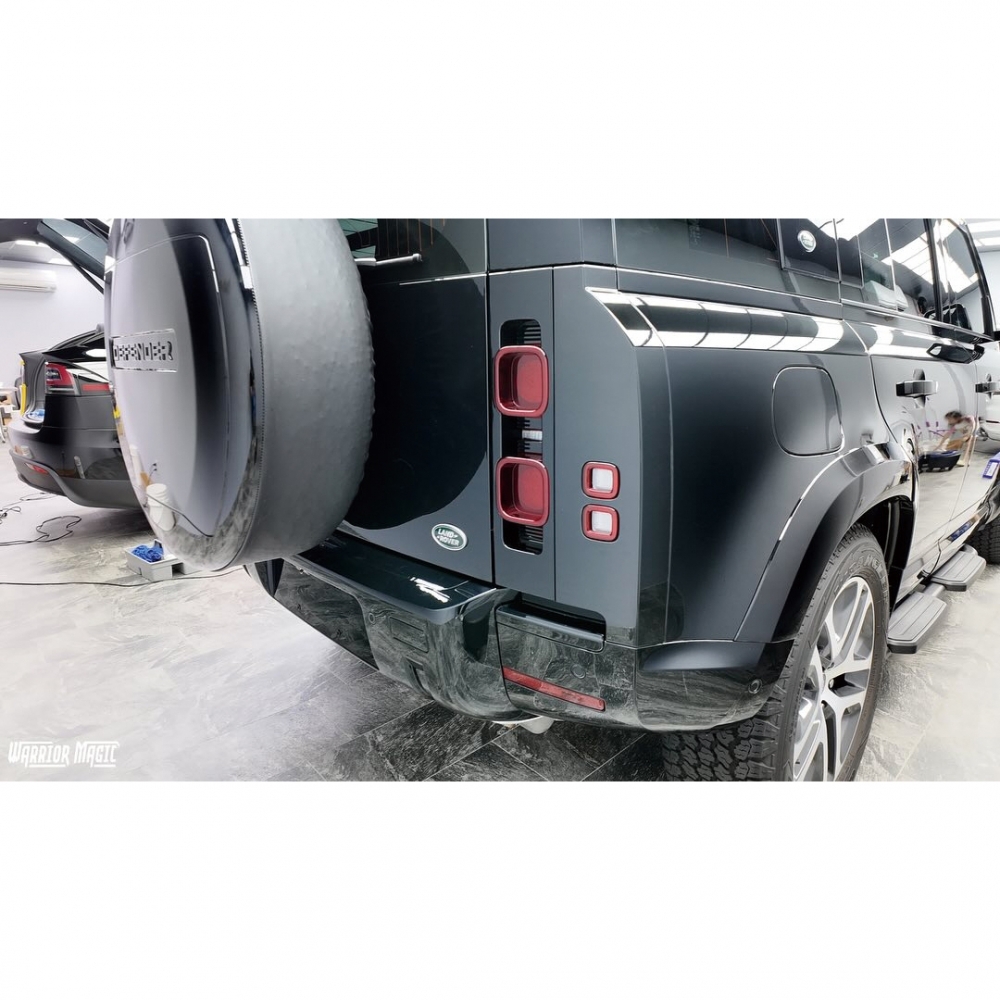 Land Rover Defender/亮面犀牛皮包膜