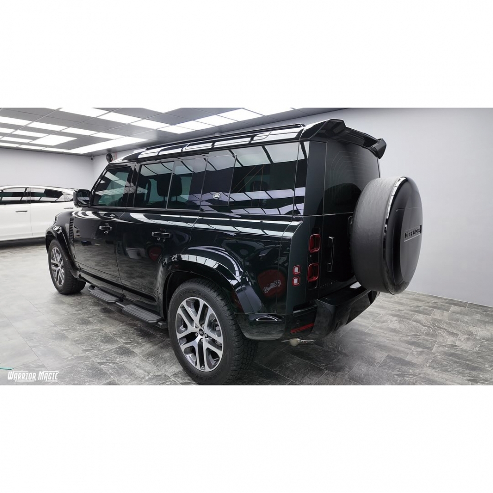 Land Rover Defender/亮面犀牛皮包膜