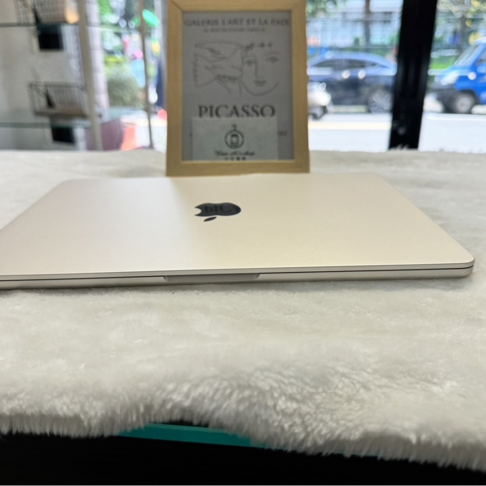 2024 MacBook AIR M2  13.6吋 星光白  ( A2681) 8+256G  (D0HLG) 國賓店