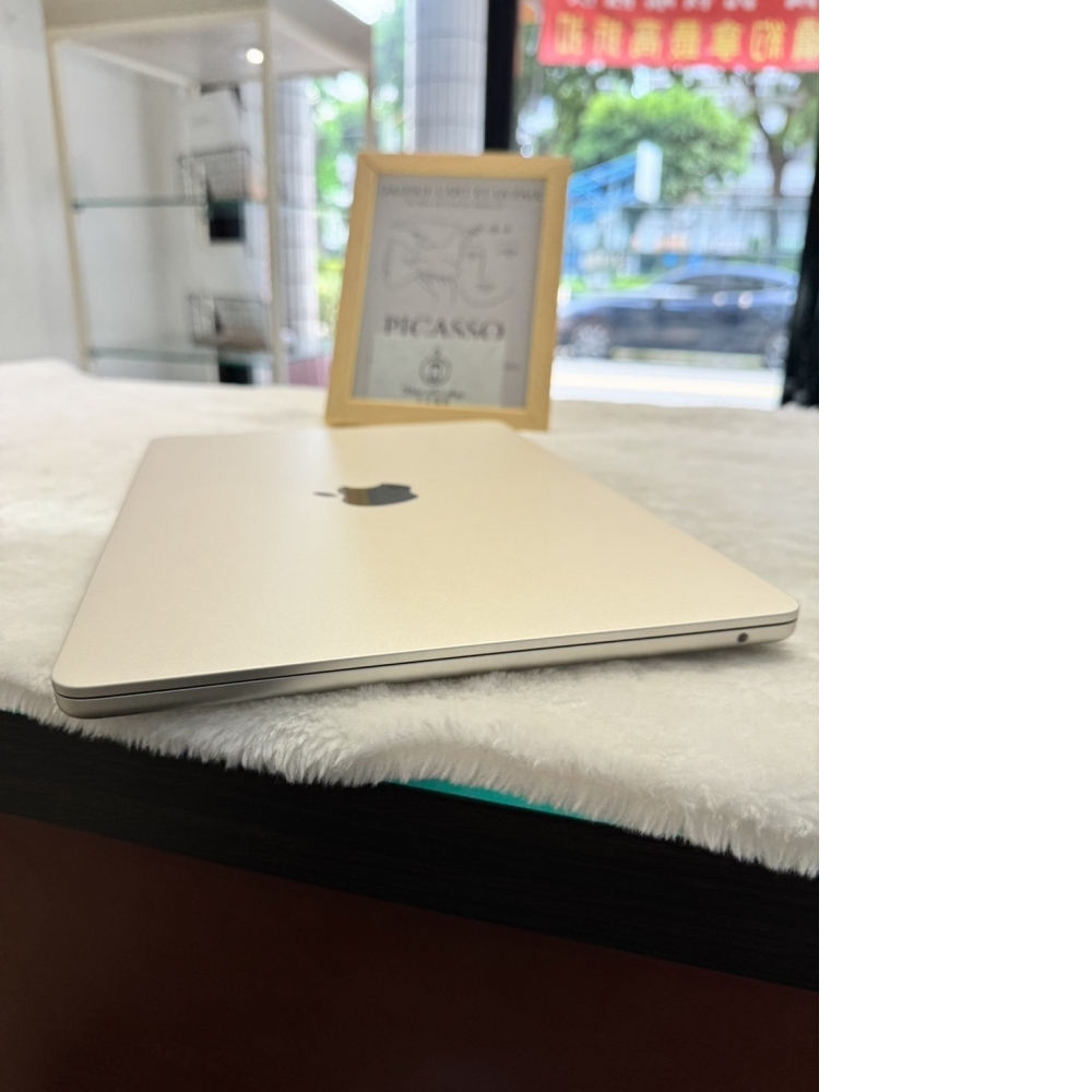 2024 MacBook AIR M2  13.6吋 星光白  ( A2681) 8+256G  (D0HLG) 國賓店