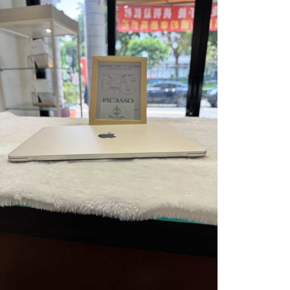 2024 MacBook AIR M2  13.6吋 星光白  ( A2681) 8+256G  (D0HLG) 國賓店