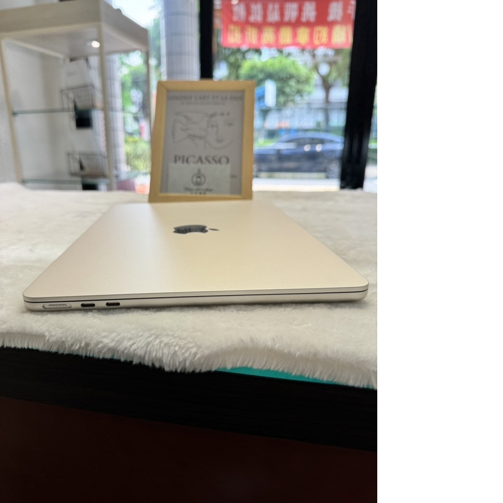 2024 MacBook AIR M2  13.6吋 星光白  ( A2681) 8+256G  (D0HLG) 國賓店