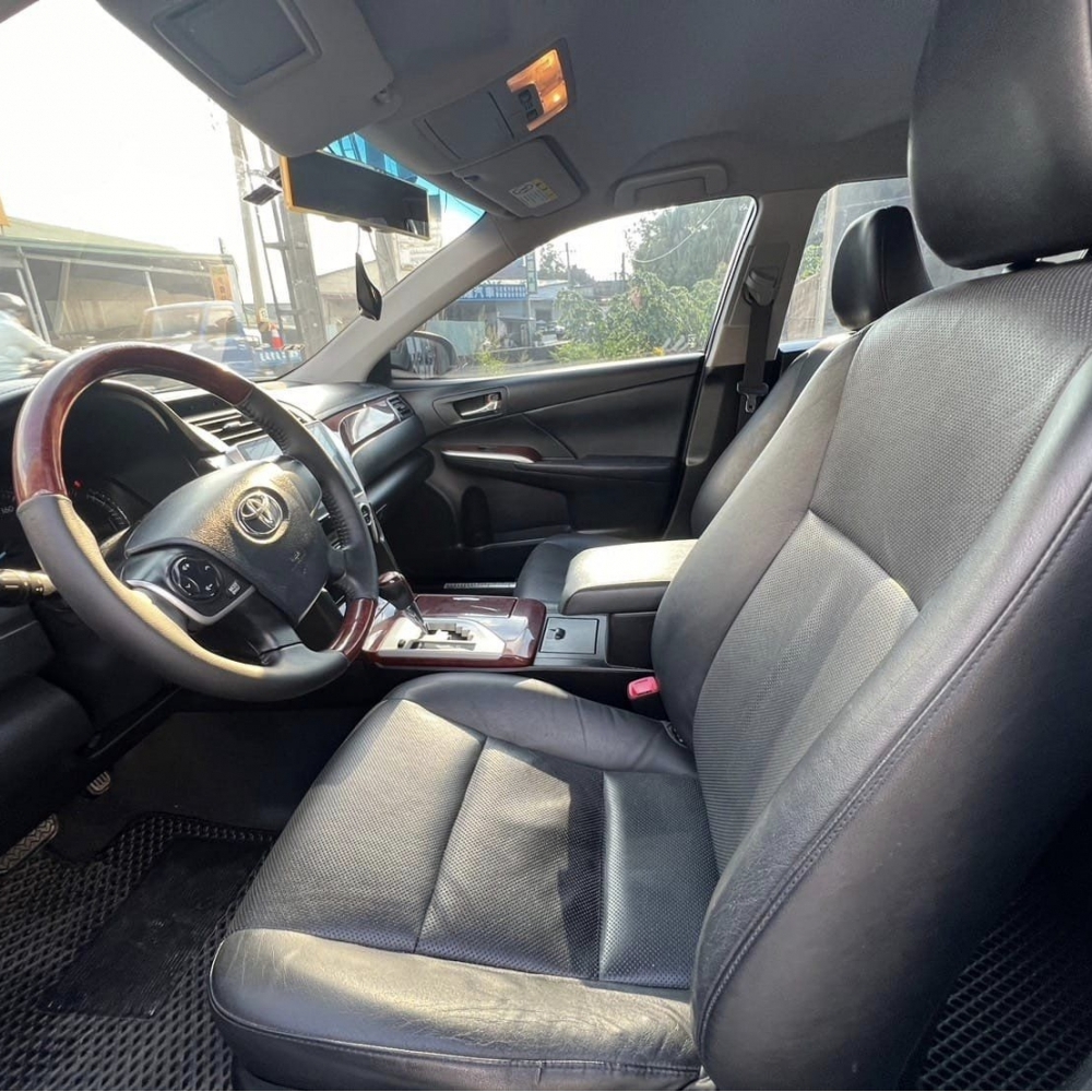 2012 TOYOTA CAMRY 2.5 售14.8萬