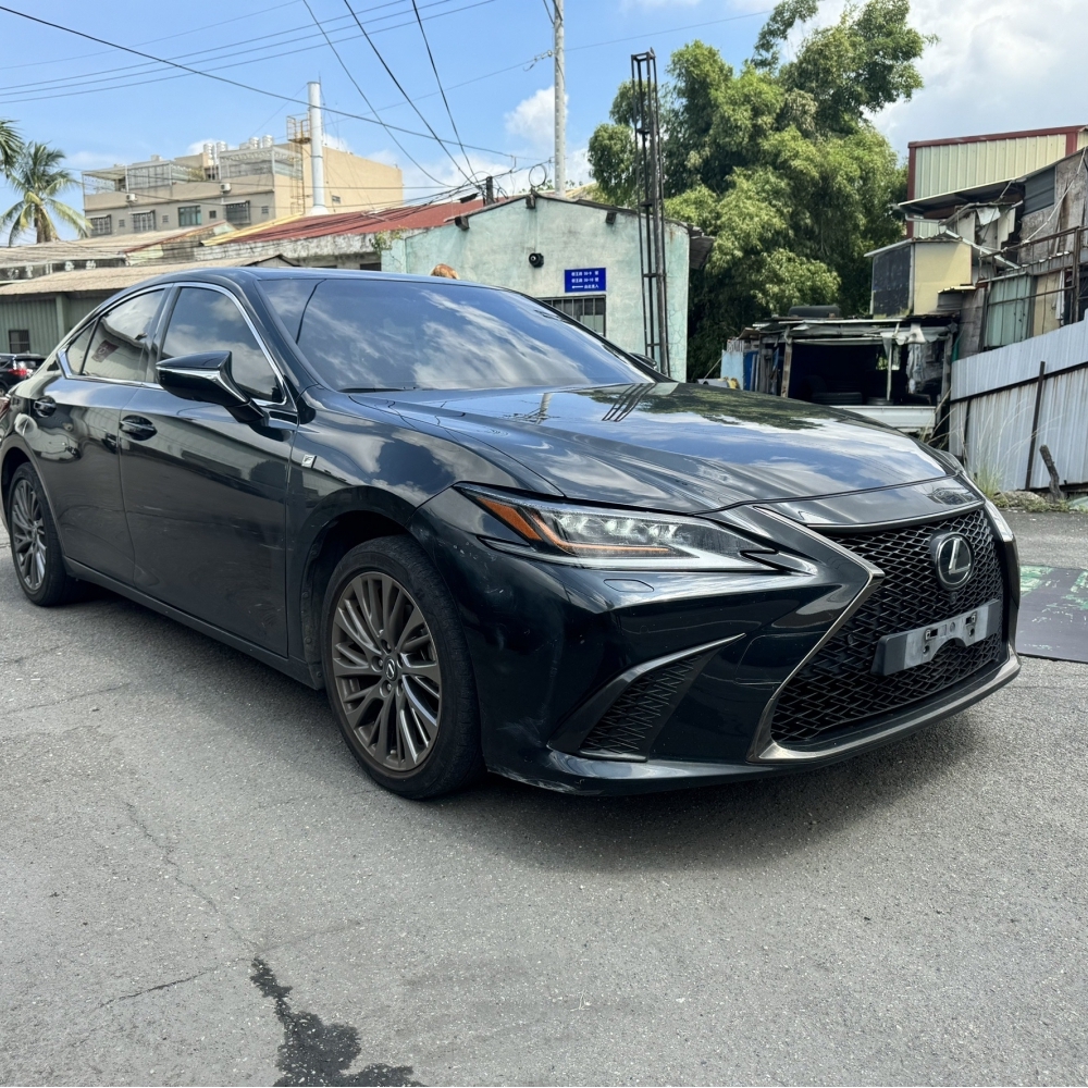 2021 LEXUS ES250 F-SPORT 2.5 售106萬8