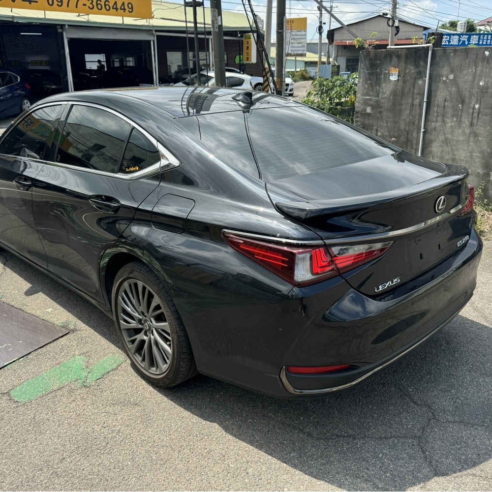 2021 LEXUS ES250 F-SPORT 2.5 售106萬8