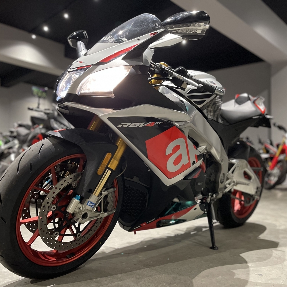 【2016 APRILIA RSV4 RF】