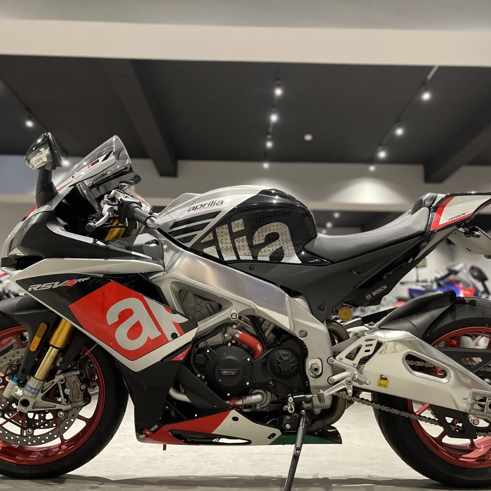 【2016 APRILIA RSV4 RF】