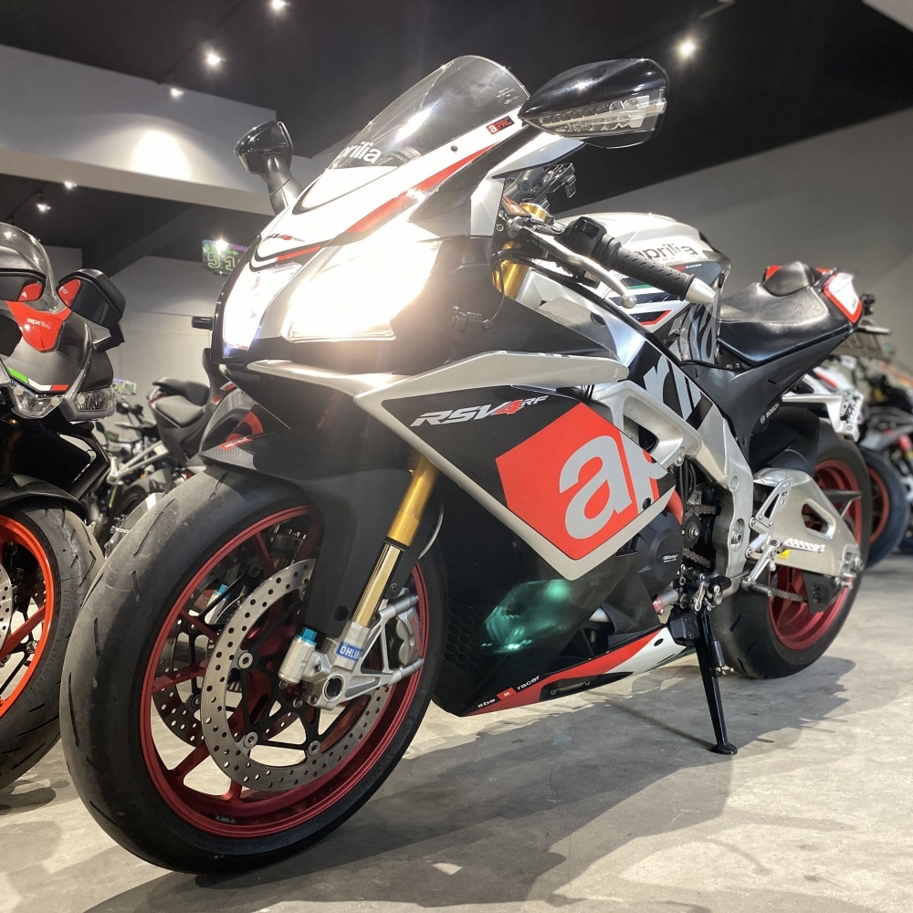 【2016 APRILIA RSV4 RF】