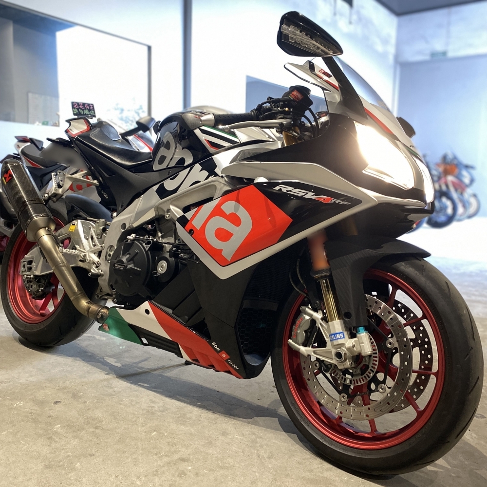 【2016 APRILIA RSV4 RF】